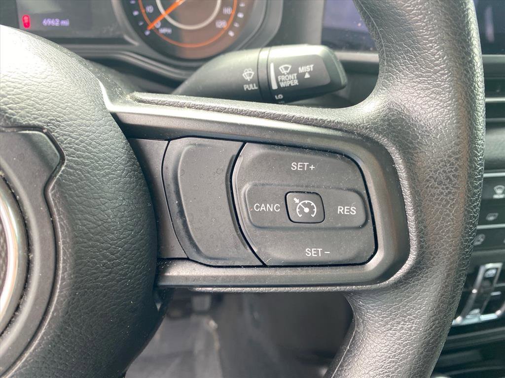 Used 2024 Jeep Gladiator Sport AWD/4WD image 16