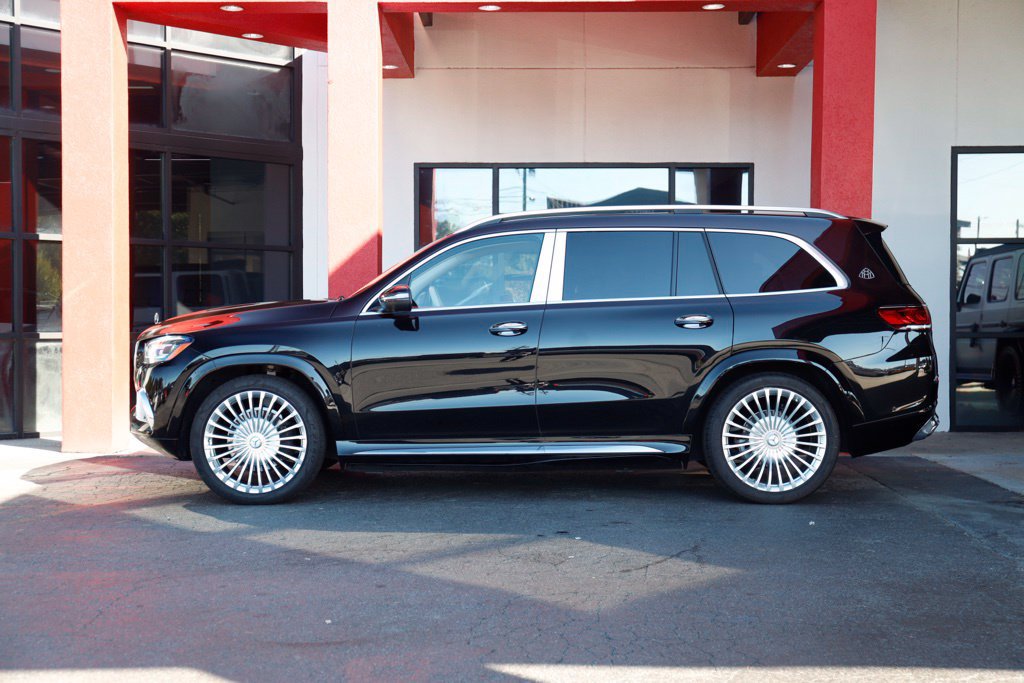 Used 2023 Mercedes-Benz Maybach GLS 600 4MATIC image 12