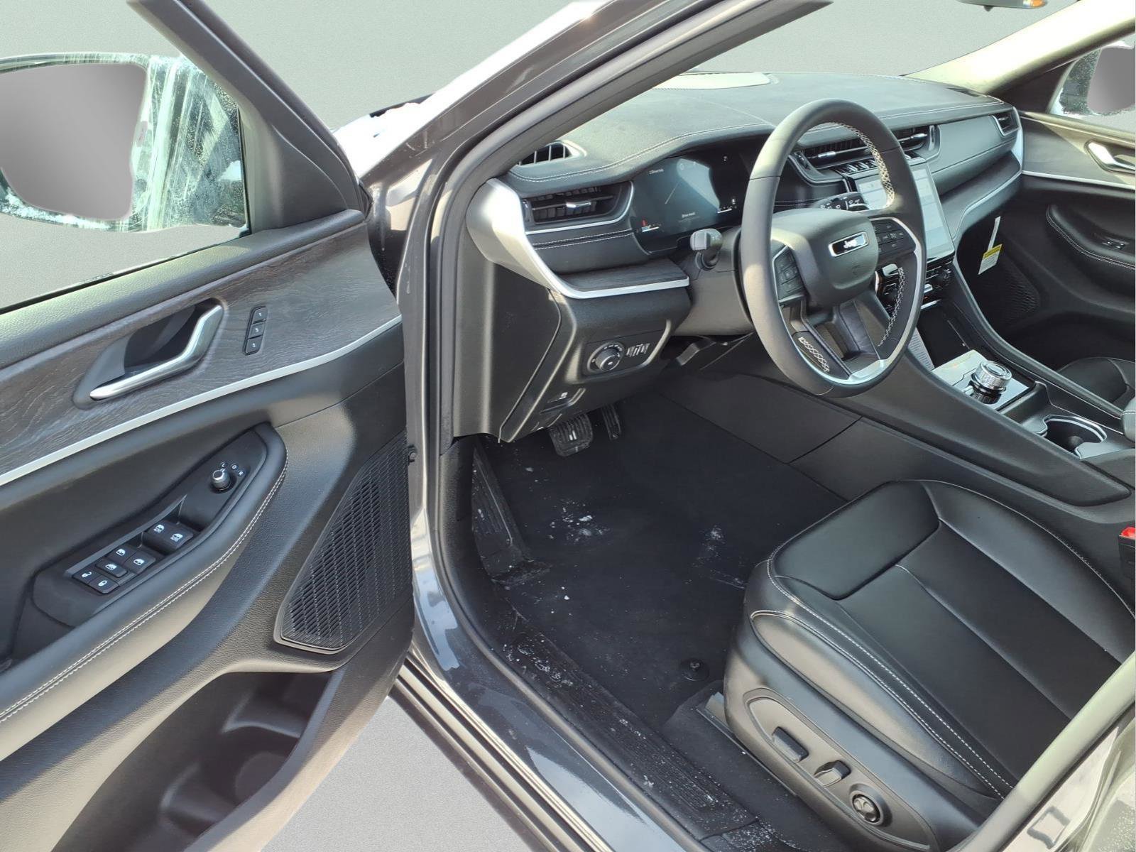 New 2025 Jeep Grand Cherokee L Limited w/ Black Appearance Package image 10