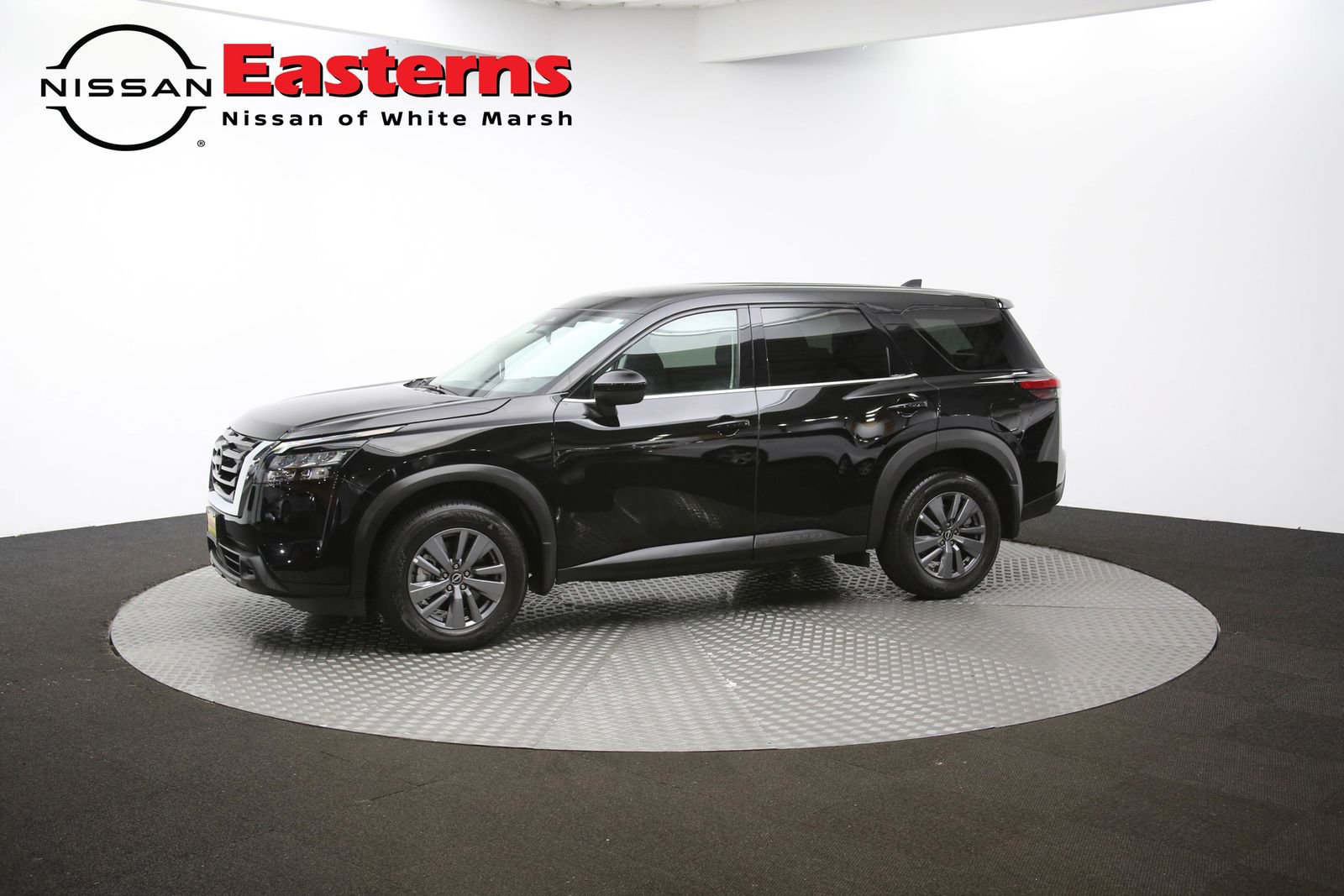 Used 2025 Nissan Pathfinder S image 90
