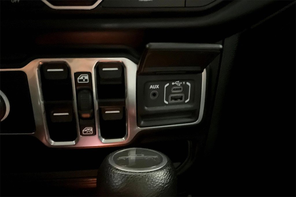 Used 2022 Jeep Gladiator Willys image 33