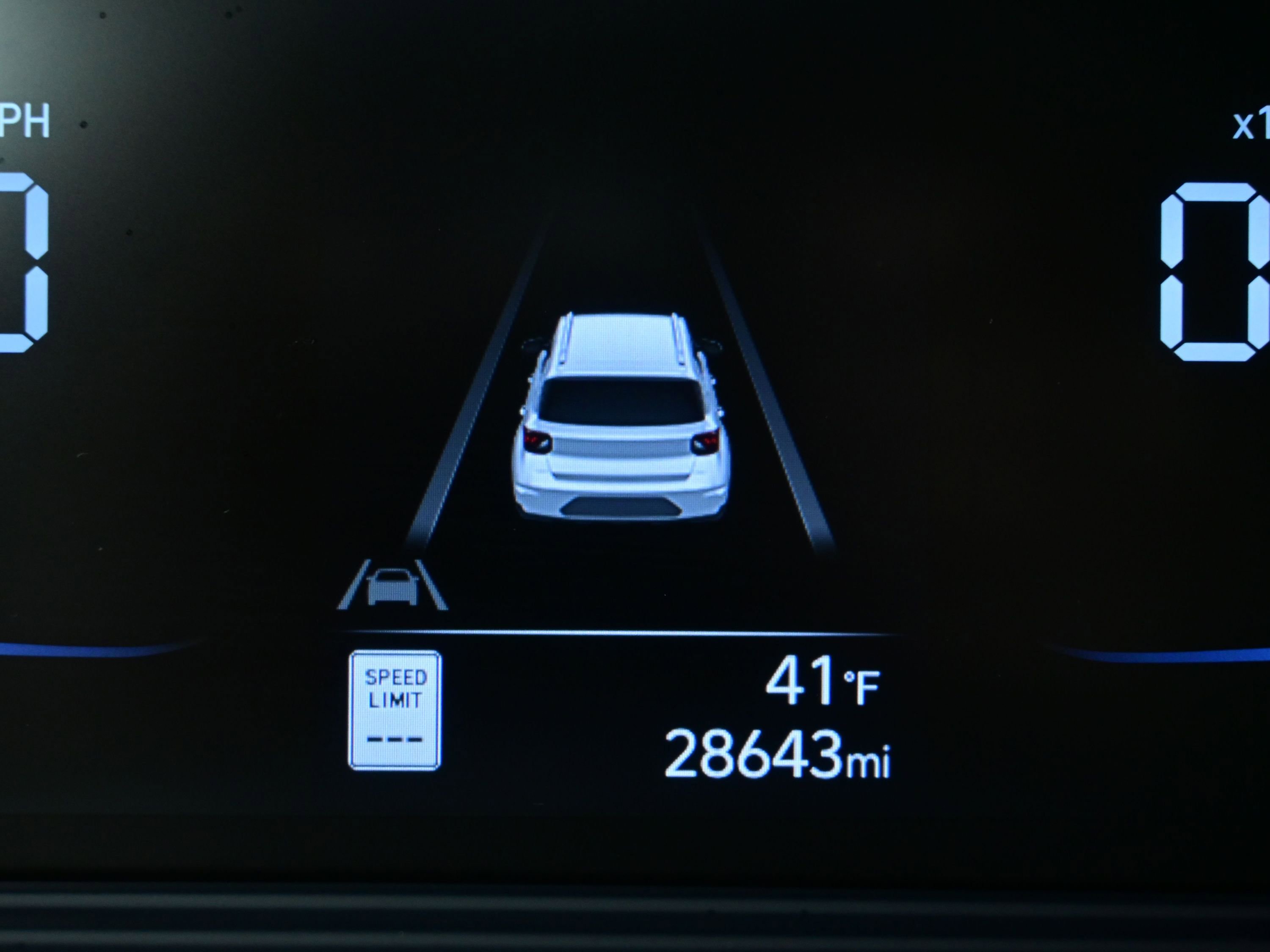 Used 2023 Hyundai Venue Limited w/ Cargo Package FWD image 25