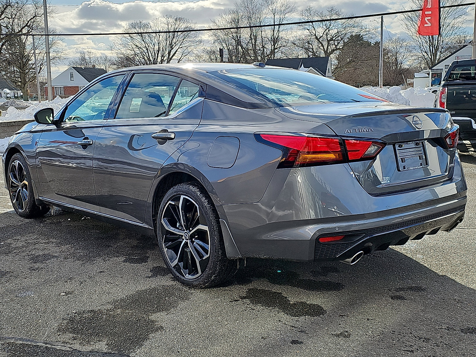 Used 2025 Nissan Altima 2.5 SR w/ SR Premium Package image 4