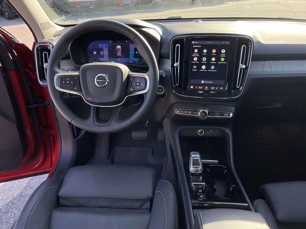 Used 2024 Volvo XC40 B5 Plus w/ Climate Package AWD/4WD image 4