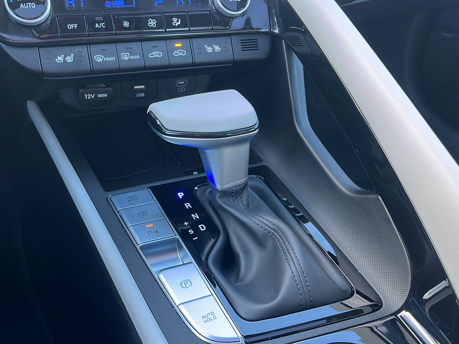 Certified 2024 Hyundai Elantra Limited image 18