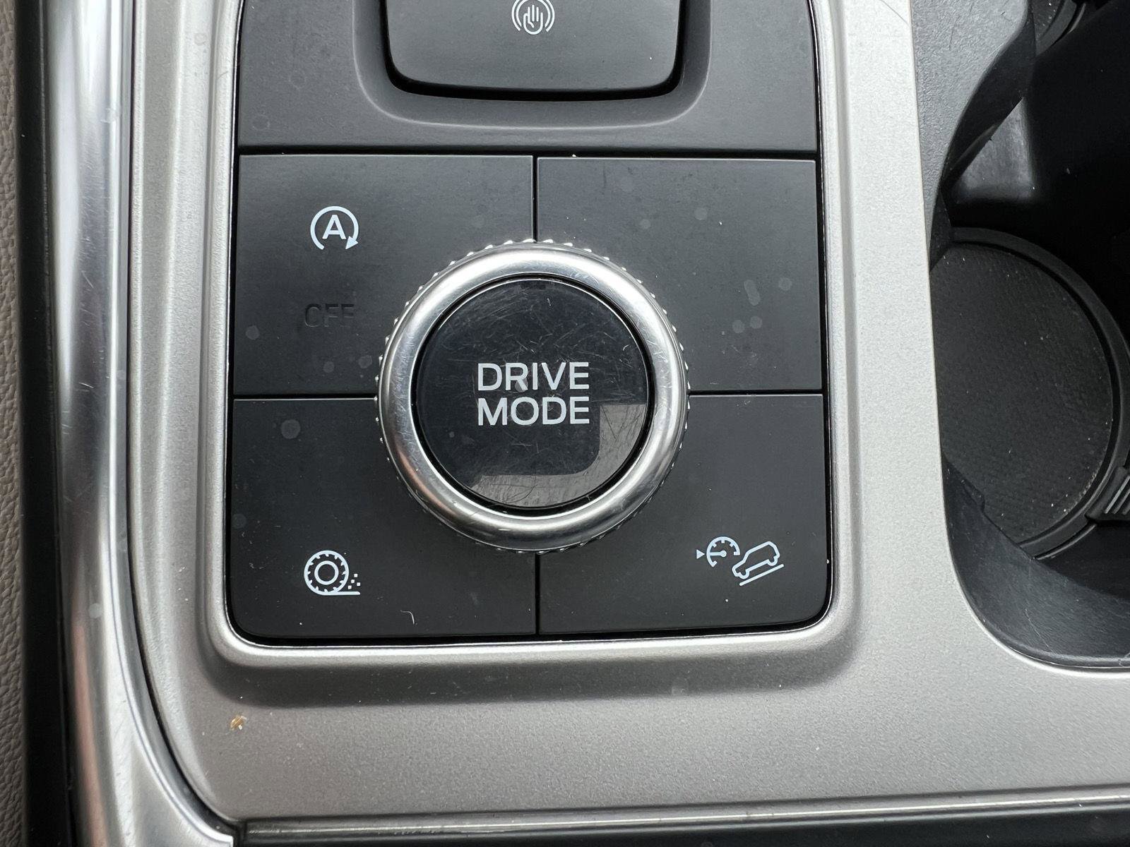 Used 2020 Ford Explorer XLT w/ Equipment Group 202A AWD/4WD image 35