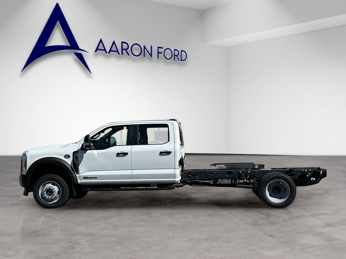 New 2026 Ford F550 4x4 Crew Cab image 3