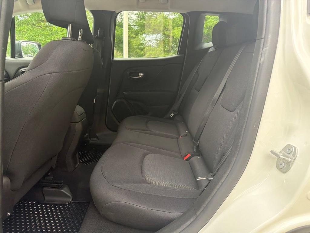 Used 2023 Jeep Renegade Latitude AWD/4WD image 23