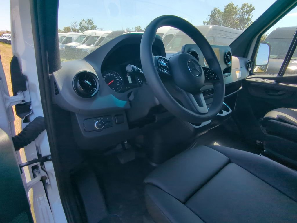 Used 2024 Mercedes-Benz Sprinter 2500 image 2