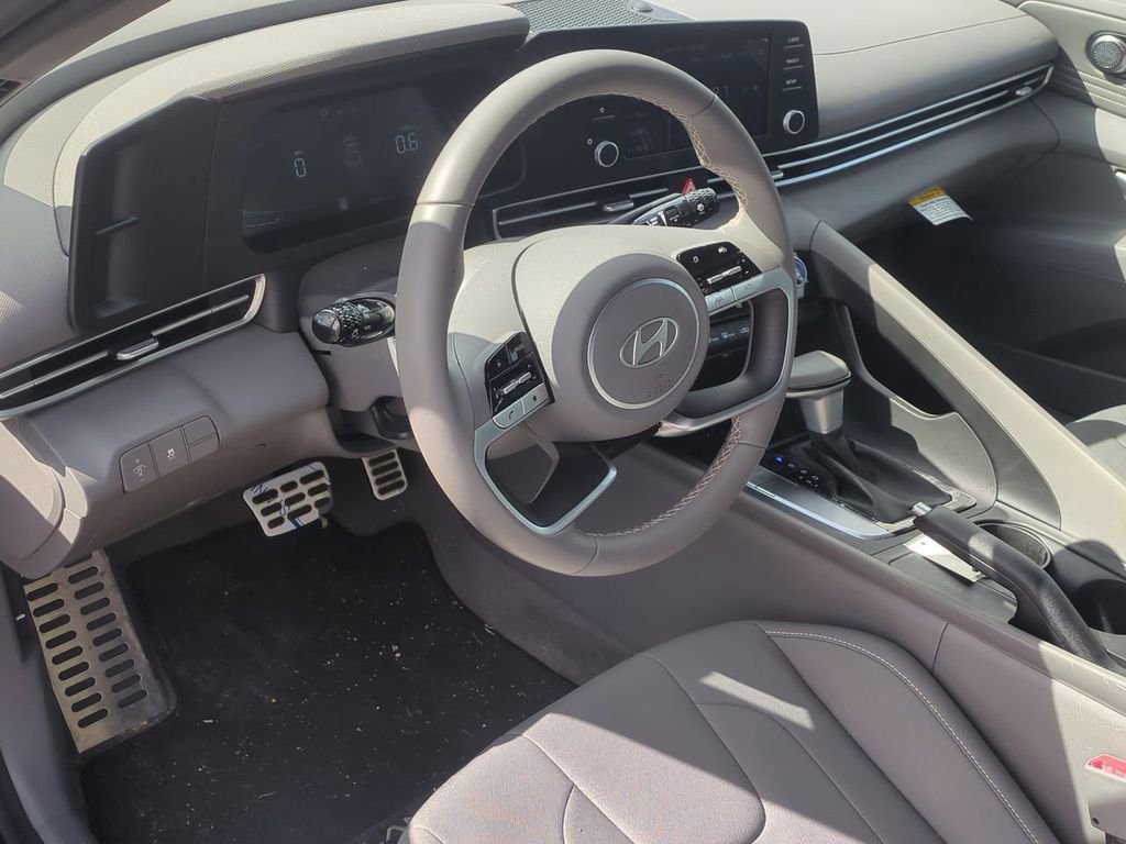 Certified 2025 Hyundai Elantra Sport FWD image 12