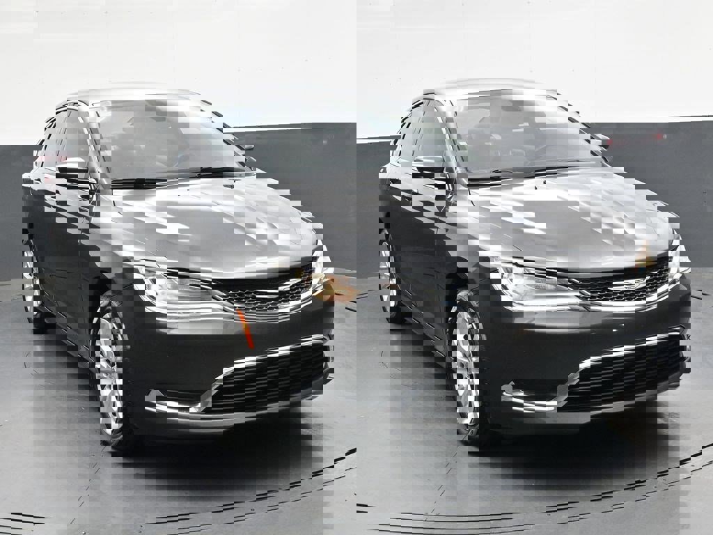 Used 2017 Chrysler 200 Limited Platinum image 9