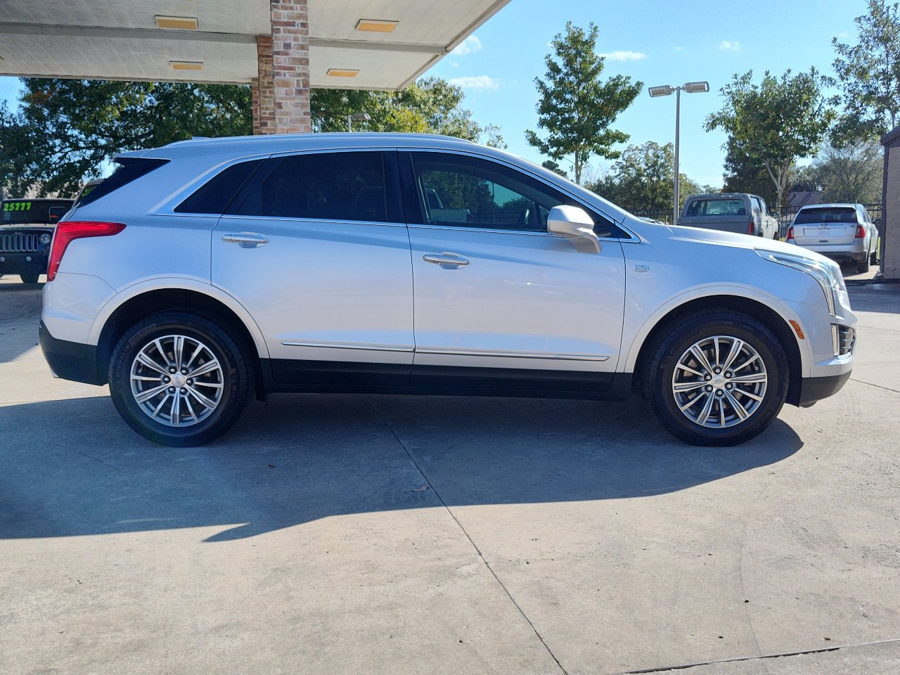 Used 2018 Cadillac XT5 Luxury w/ Driver Awareness Package image 10