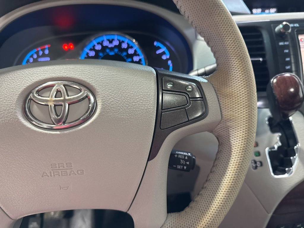 Used 2012 Toyota Sienna XLE w/ Premium Pkg AWD/4WD image 12