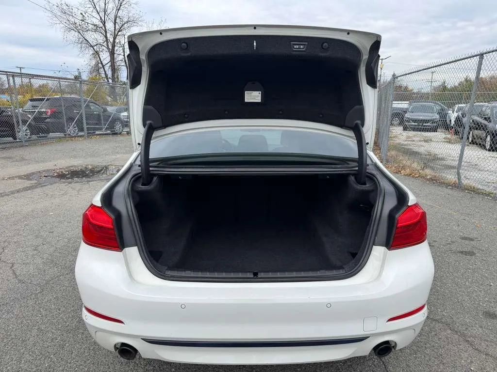 Used 2019 BMW 530i xDrive w/ Convenience Package image 9