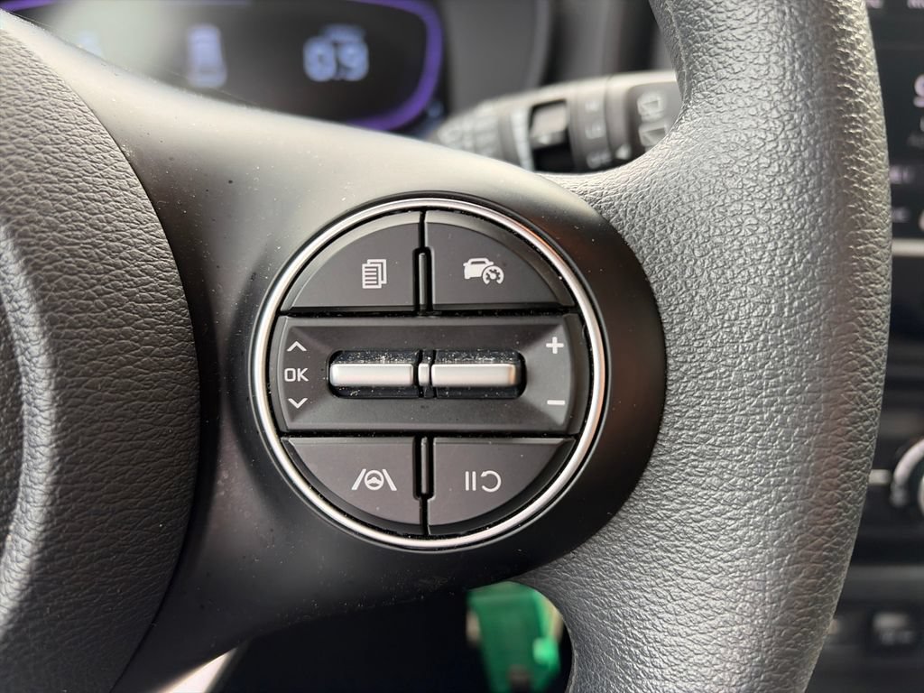 Used 2025 Kia Soul LX FWD image 12