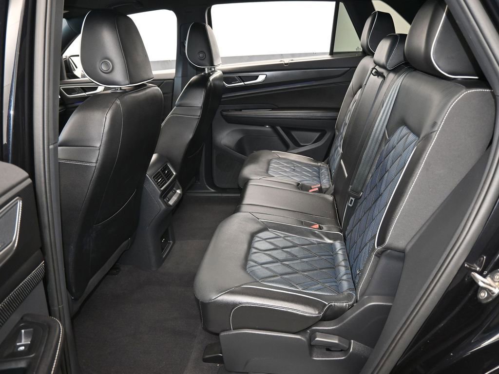 Used 2024 Volkswagen Atlas Cross Sport SEL Premium R-Line image 35