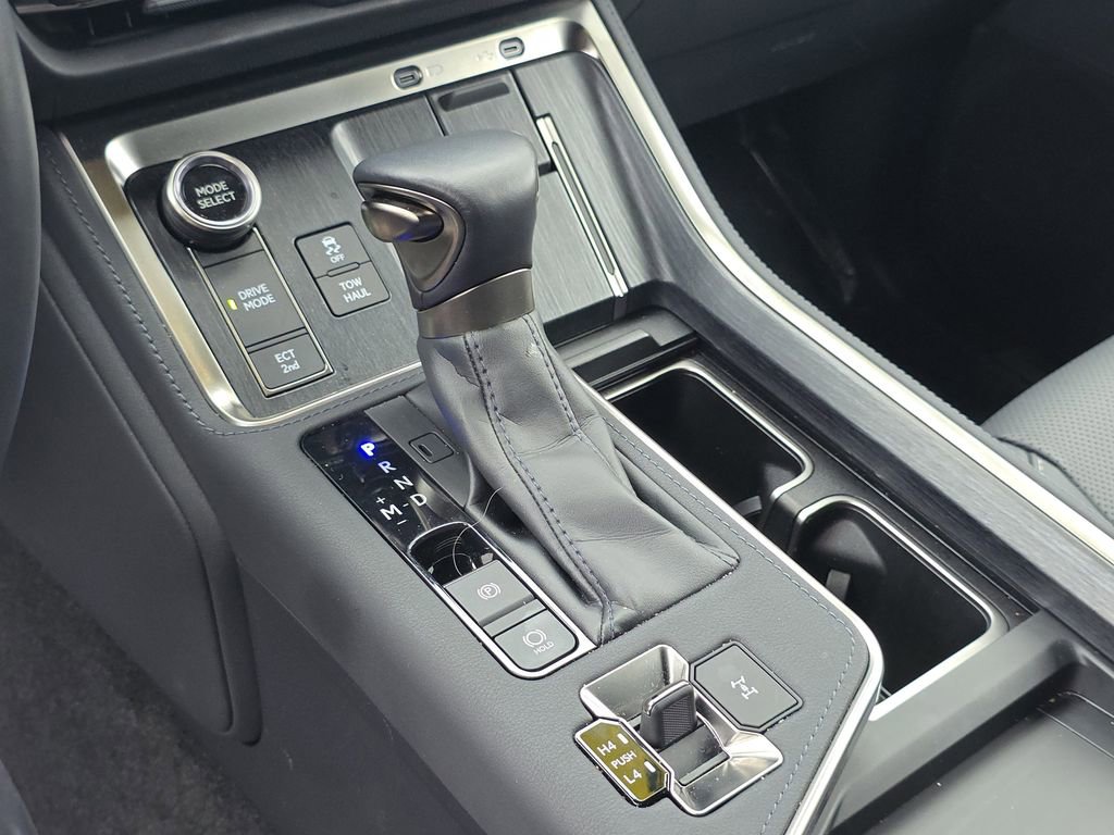 Used 2024 Lexus GX 550 w/ Accessory Package (Z1) image 28