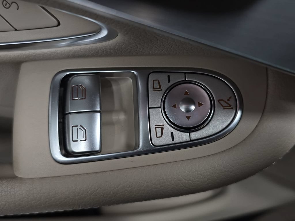 Used 2023 Mercedes-Benz C 300 Coupe image 23