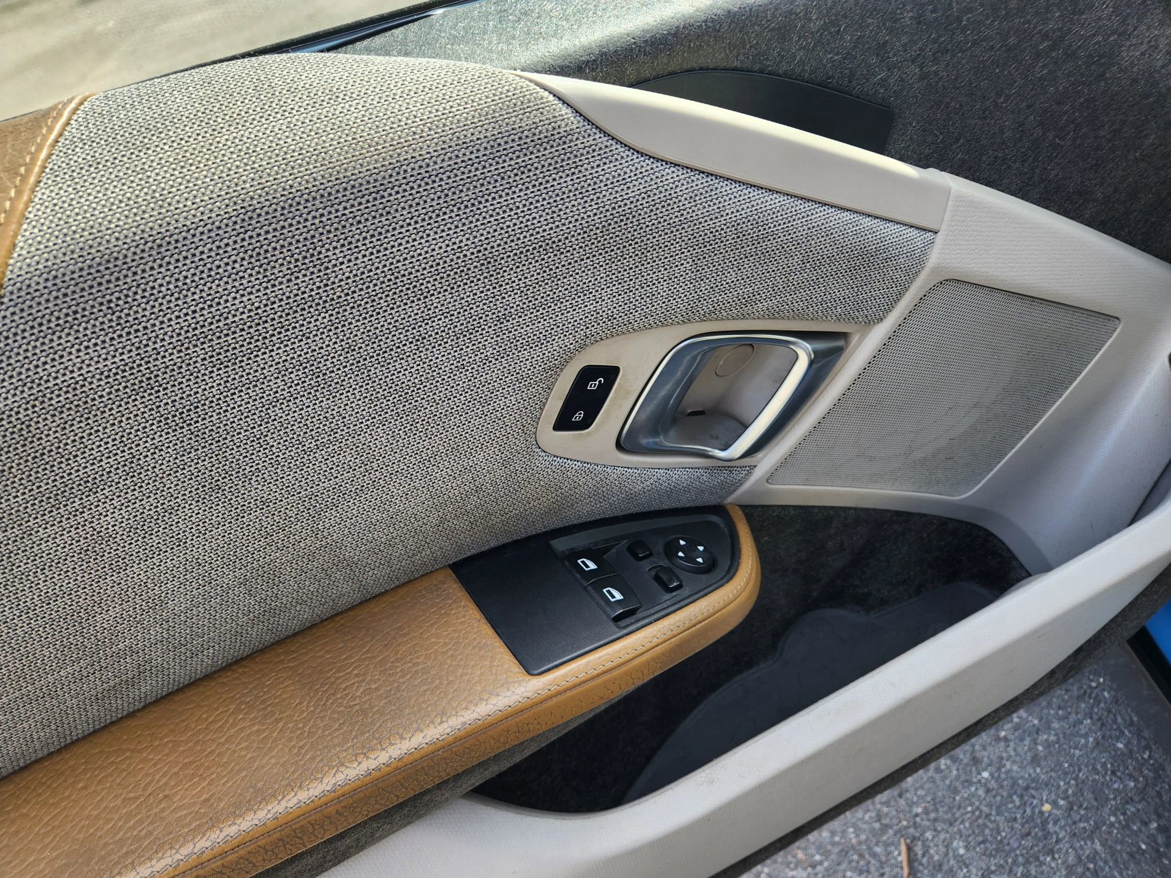 Used 2015 BMW i3 w/ Range Extender image 19