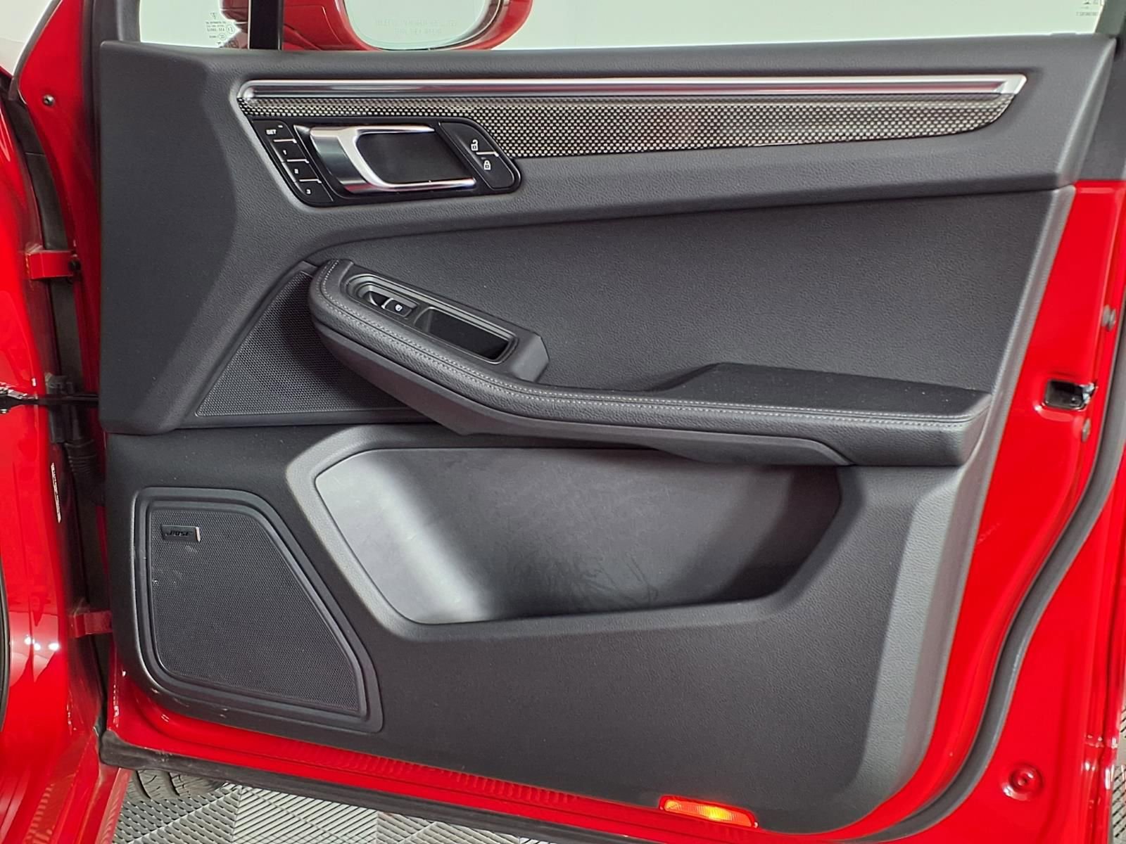 Used 2024 Porsche Macan Turbo image 8