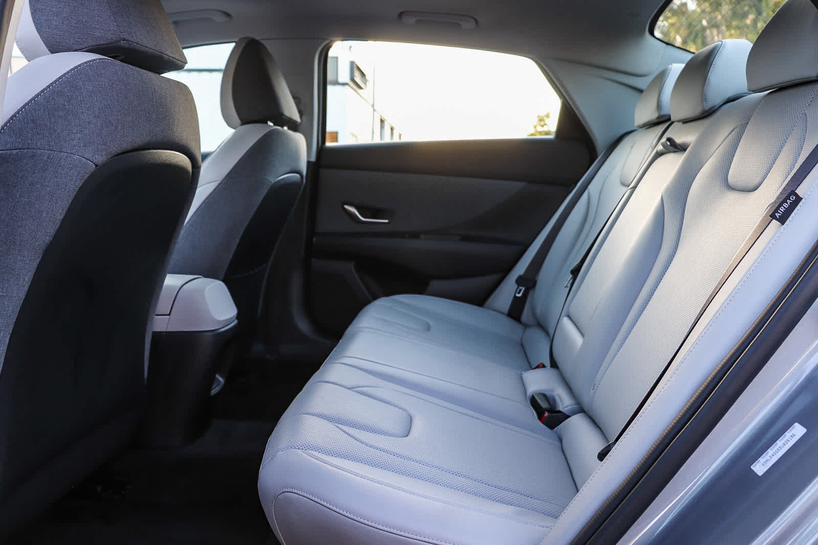 Certified 2025 Hyundai Elantra Limited FWD image 19