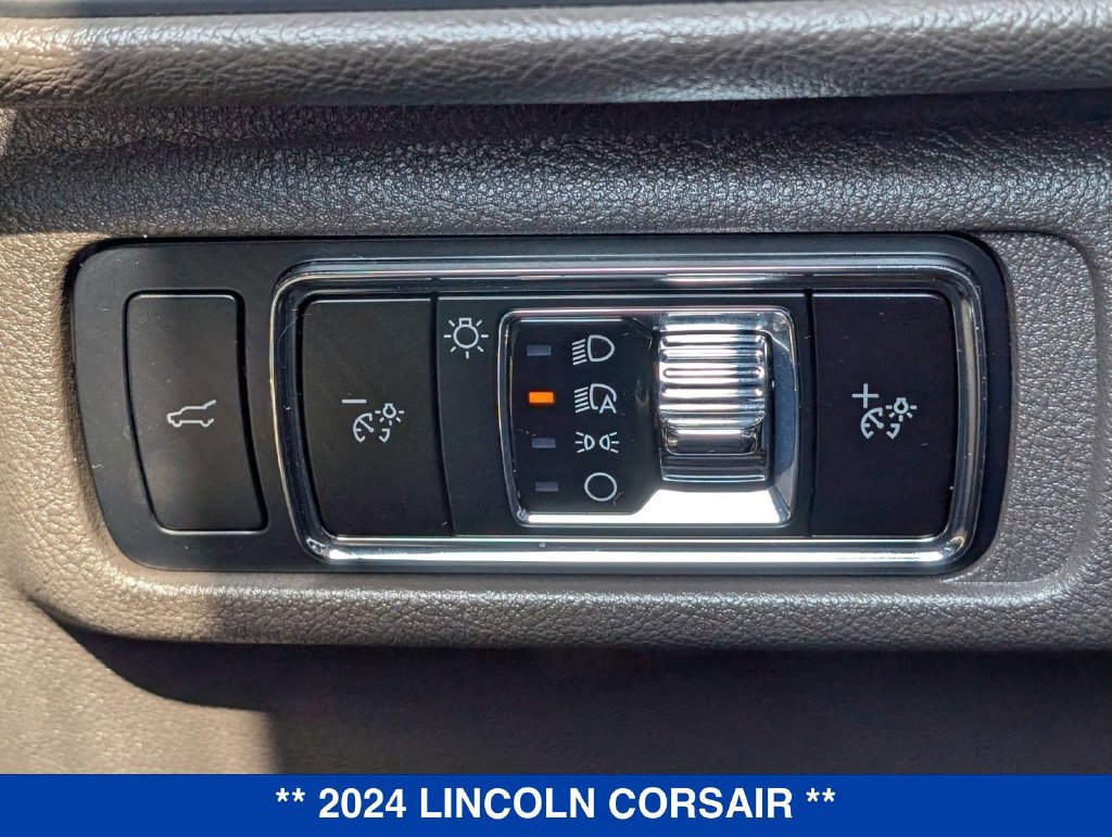 Used 2024 Lincoln Corsair AWD image 29