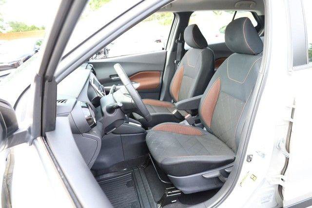 Used 2018 Nissan Kicks SR FWD image 8