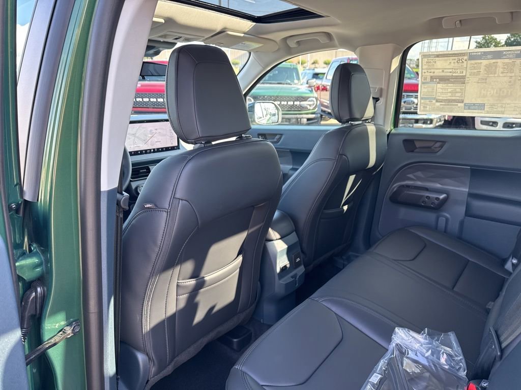 New 2025 Ford Maverick Lariat w/ Black Appearance Package image 16