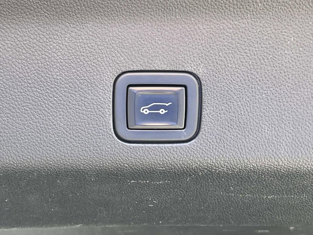 Used 2021 Chevrolet Tahoe Premier w/ Premium Package image 13