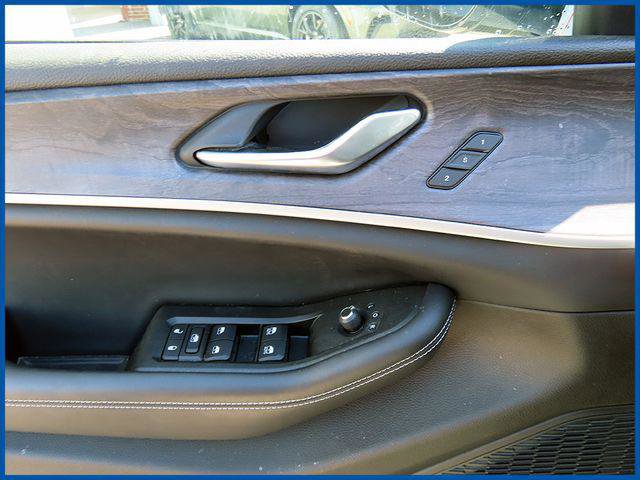 Certified 2023 Jeep Grand Cherokee Limited AWD/4WD image 12