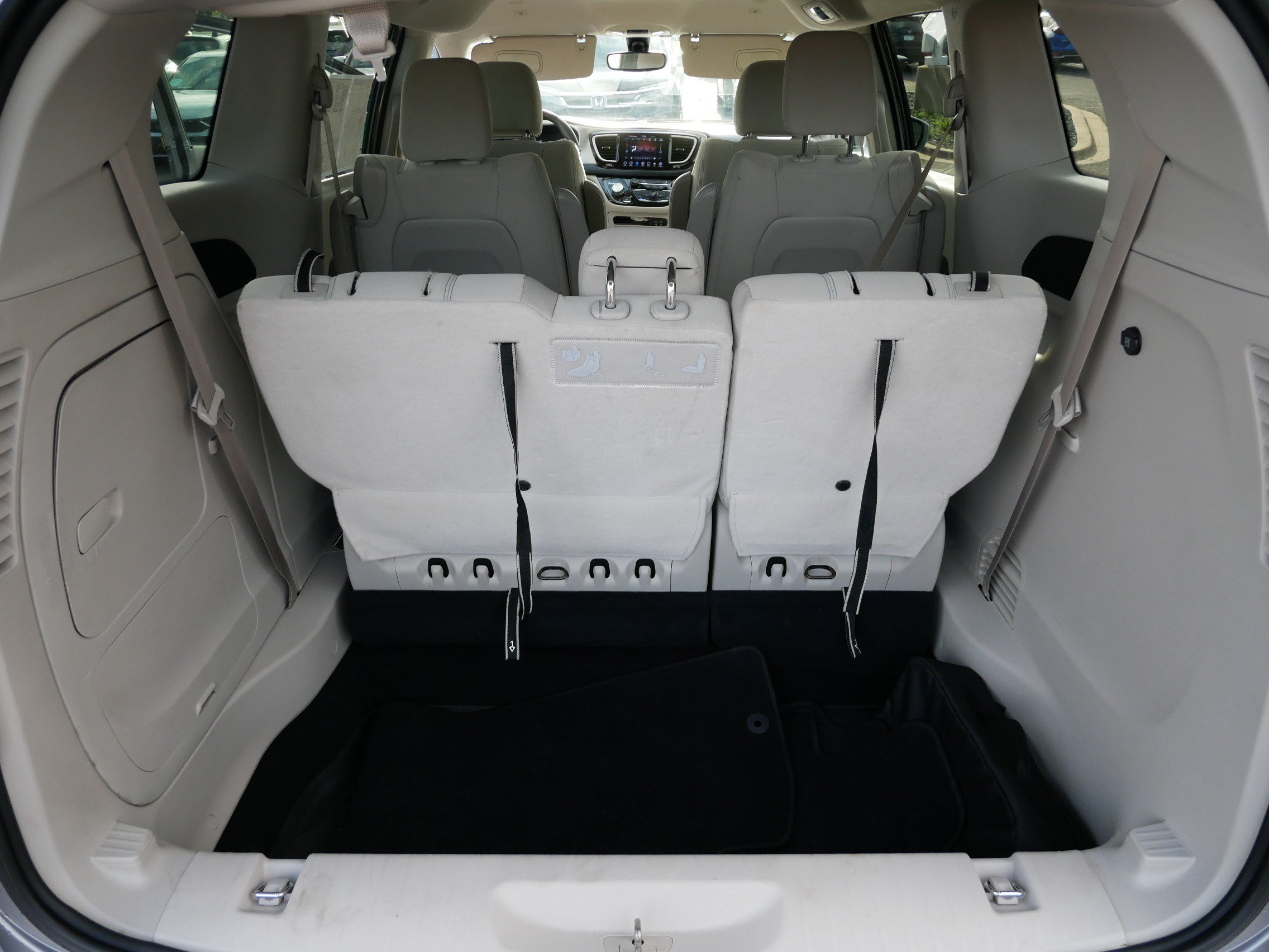 Used 2018 Chrysler Pacifica Touring Plus FWD image 18