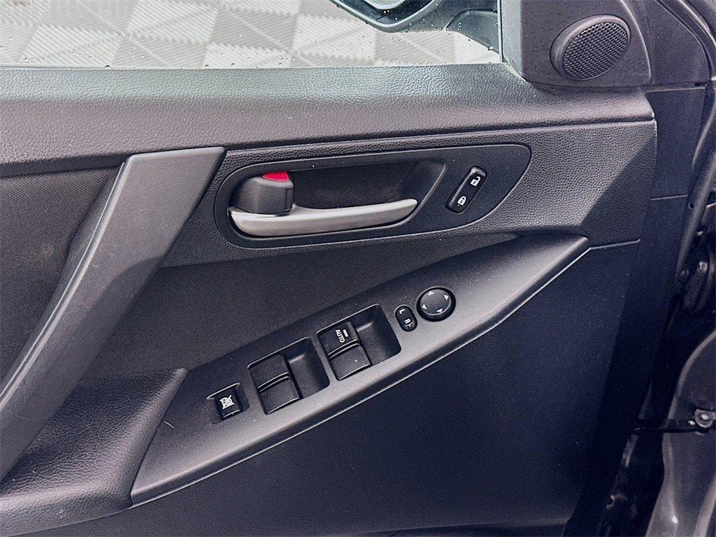 Used 2013 MAZDA MAZDA3 i Touring image 16