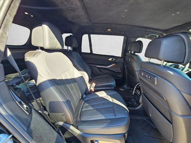 Used 2020 BMW X7 xDrive40i w/ Executive Package image 16
