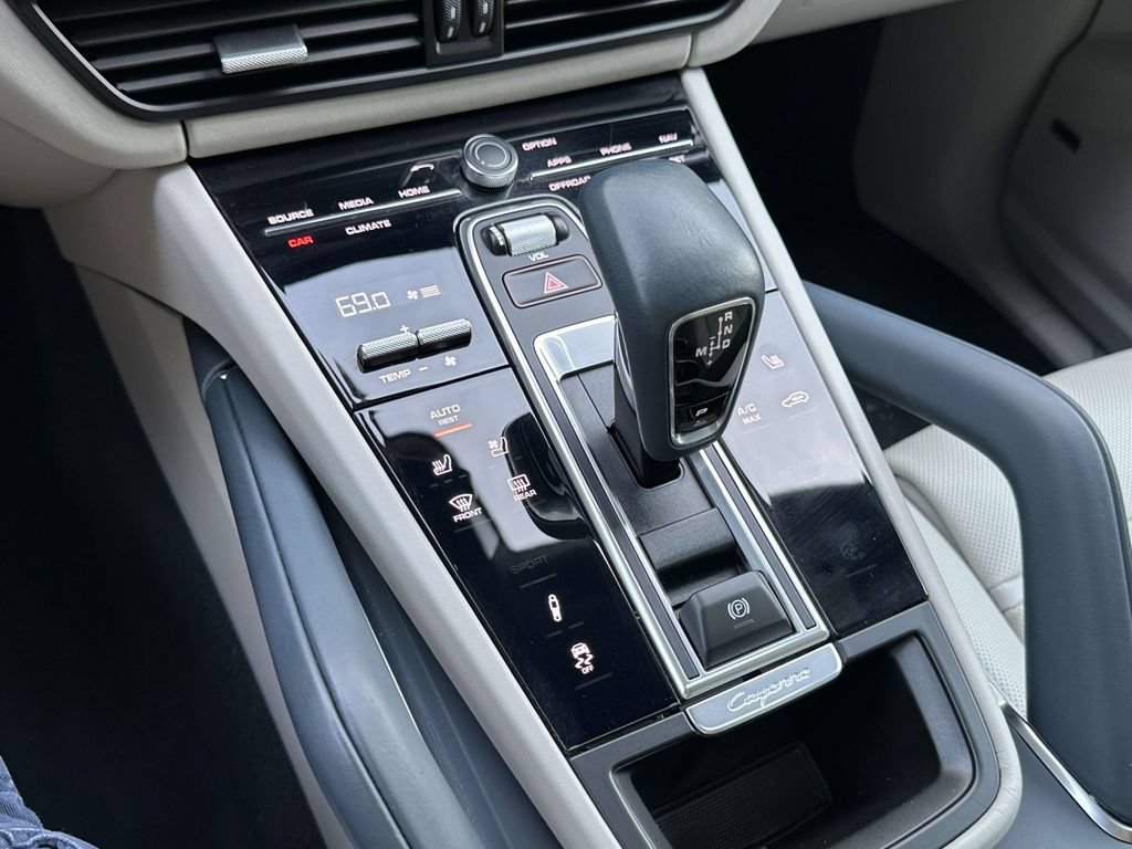 Certified 2022 Porsche Cayenne Turbo AWD/4WD image 28