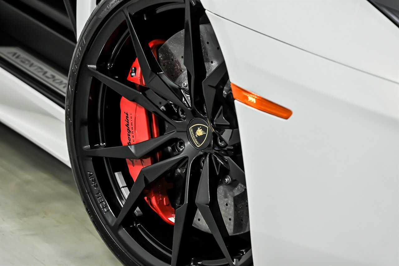 Used 2017 Lamborghini Aventador LP 700-4 AWD/4WD image 3