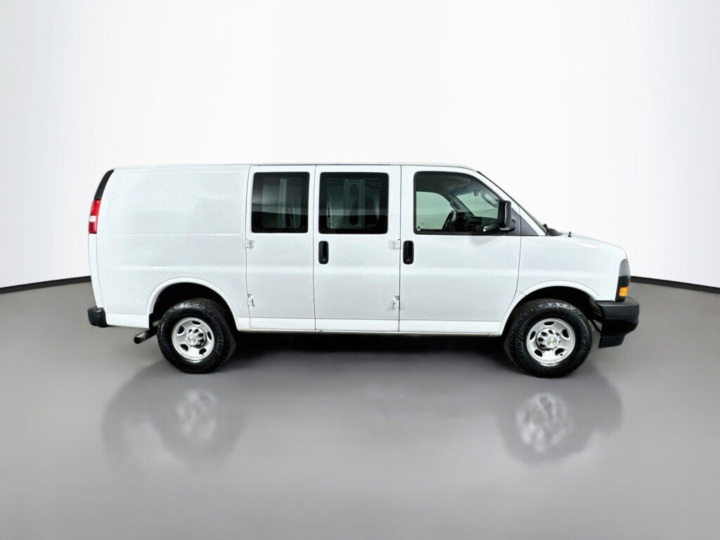 Used 2022 Chevrolet Express 3500 w/ Driver Convenience Package RWD image 6