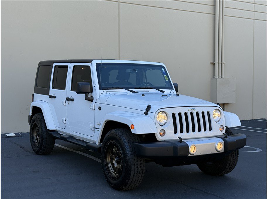 Used 2014 Jeep Wrangler Unlimited Sahara w/ Connectivity Group AWD/4WD image 3