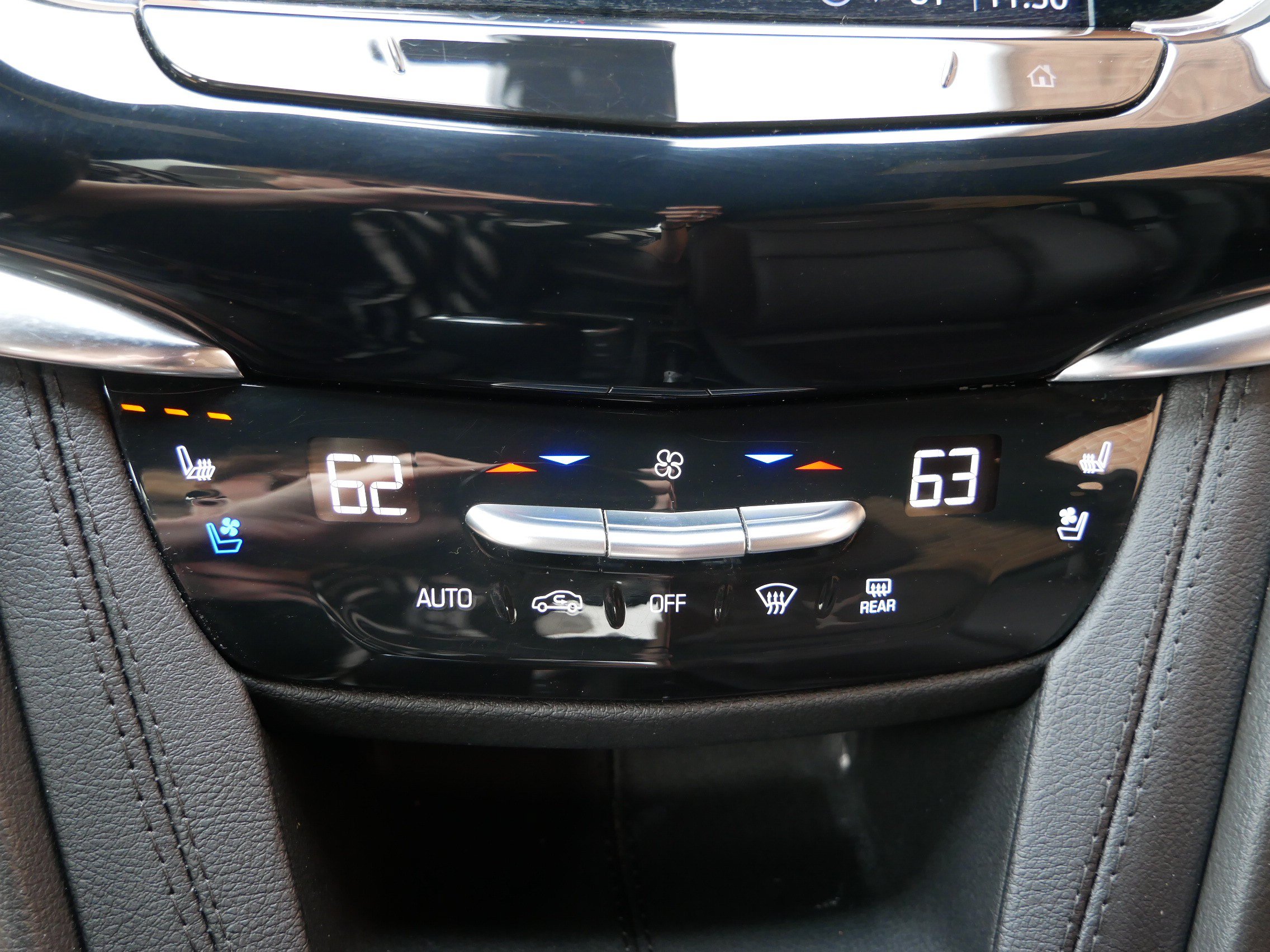 Certified 2024 Cadillac XT6 Premium Luxury AWD/4WD image 19