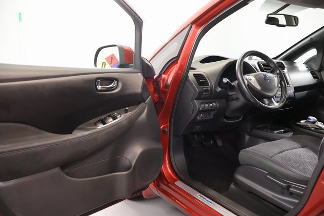 Used 2013 Nissan Leaf SV w/ LED & Quick Charge Pkg FWD image 9