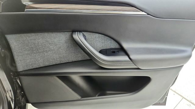 Used 2022 Tesla Model X image 22