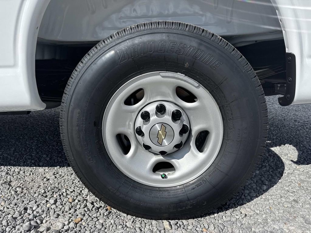 New 2025 Chevrolet Express 2500 w/ Enhanced Convenience Package image 4