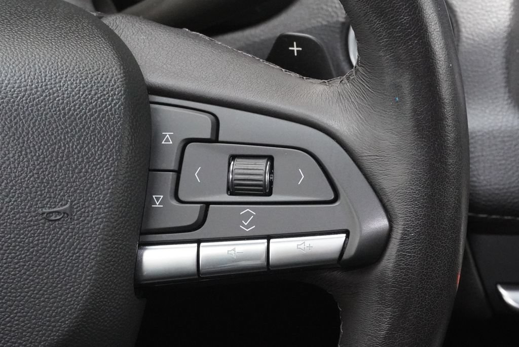 Used 2023 Cadillac XT4 Luxury w/ Cold Weather Package FWD image 18