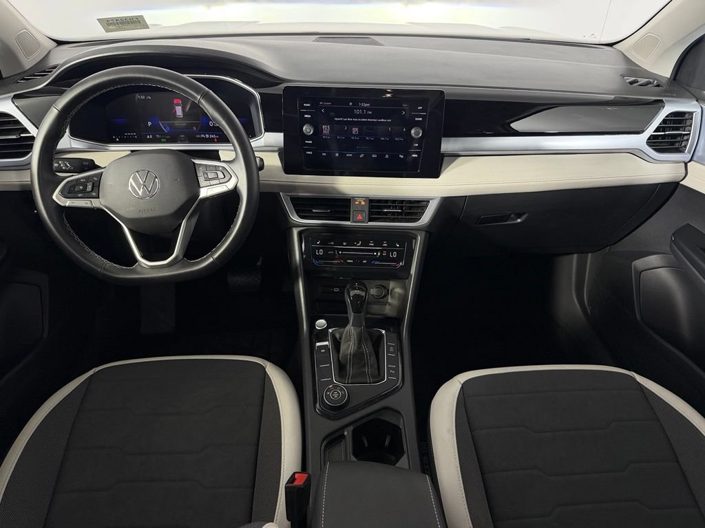 Used 2025 Volkswagen Taos SE AWD/4WD image 11