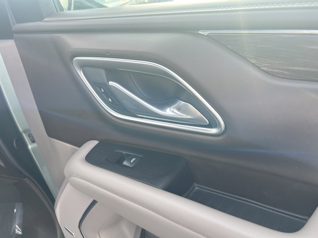 Used 2024 Chevrolet Suburban LT image 21