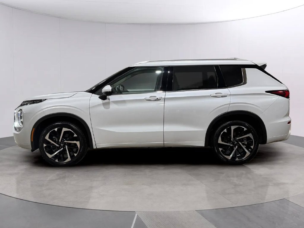 Used 2024 Mitsubishi Outlander SEL AWD/4WD image 6