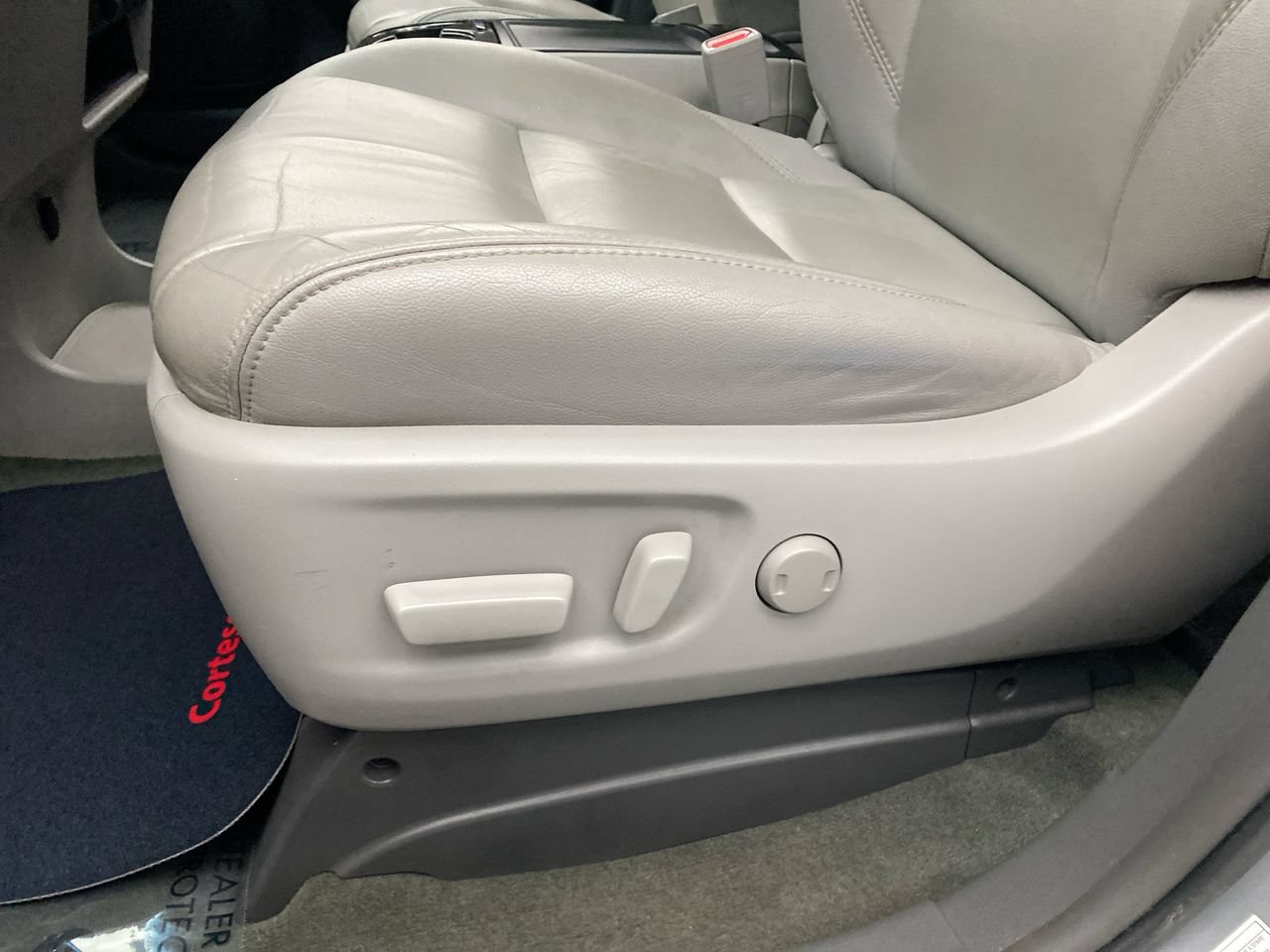 Used 2015 Toyota Sienna XLE w/ XLE Navigation Package AWD/4WD image 13