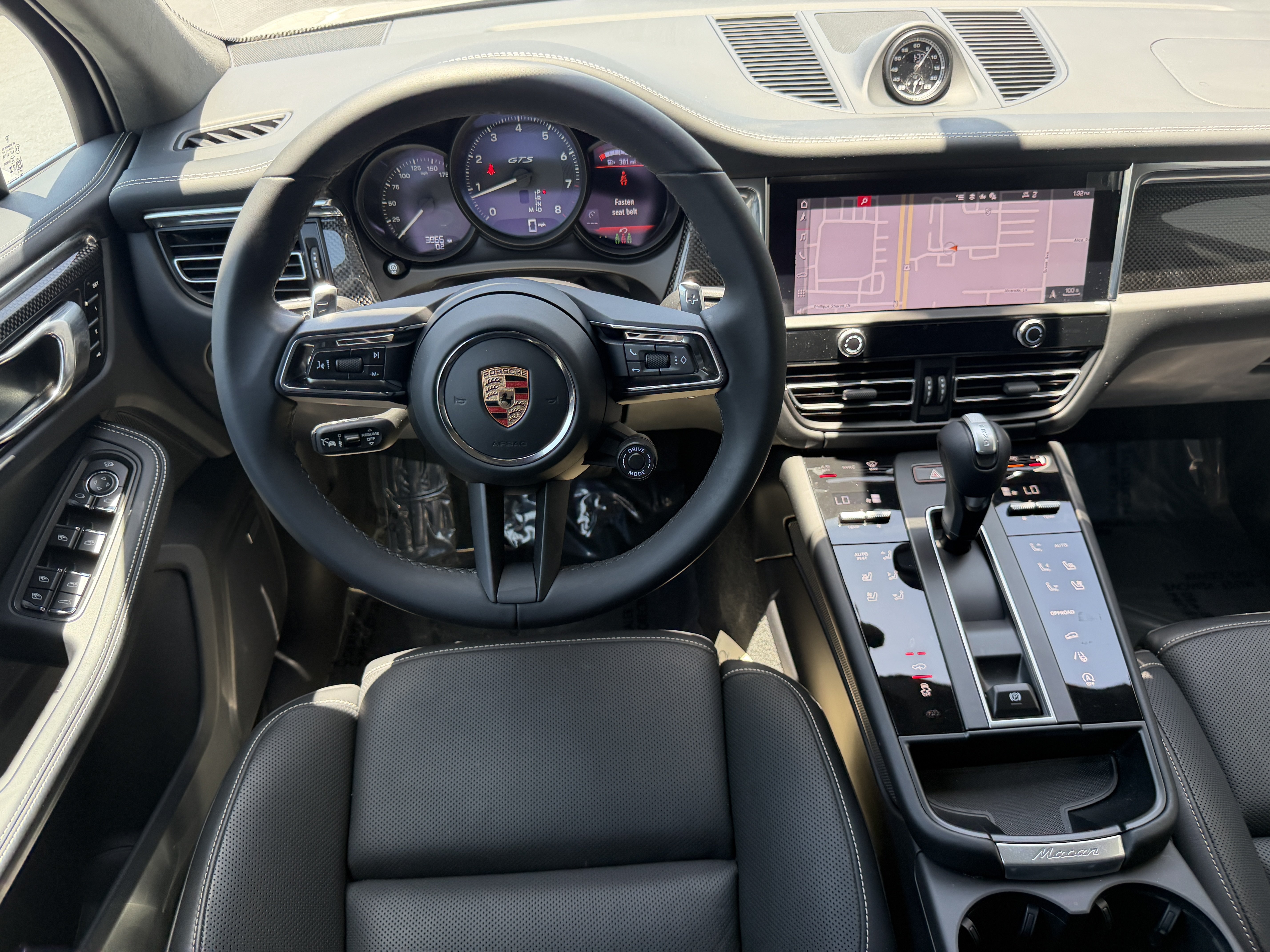 Certified 2025 Porsche Macan GTS AWD/4WD image 17