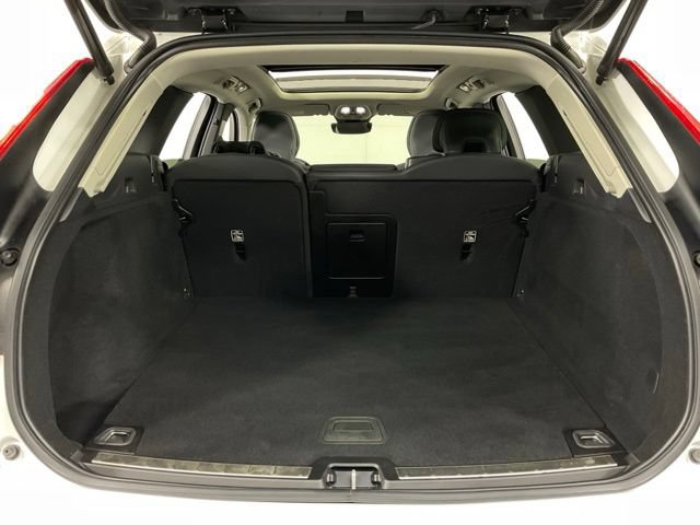 Certified 2024 Volvo XC60 B5 Plus w/ Climate Package AWD/4WD image 35