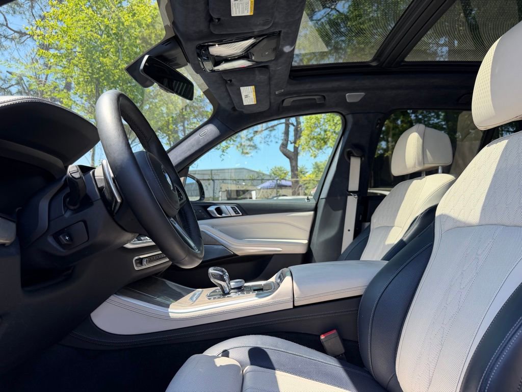 Used 2021 BMW X5 M50i w/ Executive Package image 10