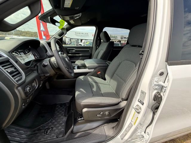 New 2026 RAM 1500 4x4 Crew Cab image 9